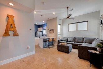 2800 Crest Ave in Austin, TX - Building Photo - Building Photo