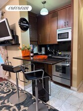 325 E 77th St in New York, NY - Building Photo - Building Photo