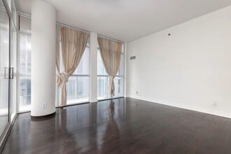 21 Nelson St in Toronto, ON - Building Photo - Building Photo