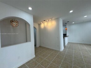 10012 NW 7th St in Miami, FL - Building Photo - Building Photo