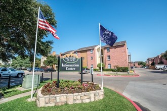 Skyline Place Apartments in Dallas, TX - Building Photo - Building Photo