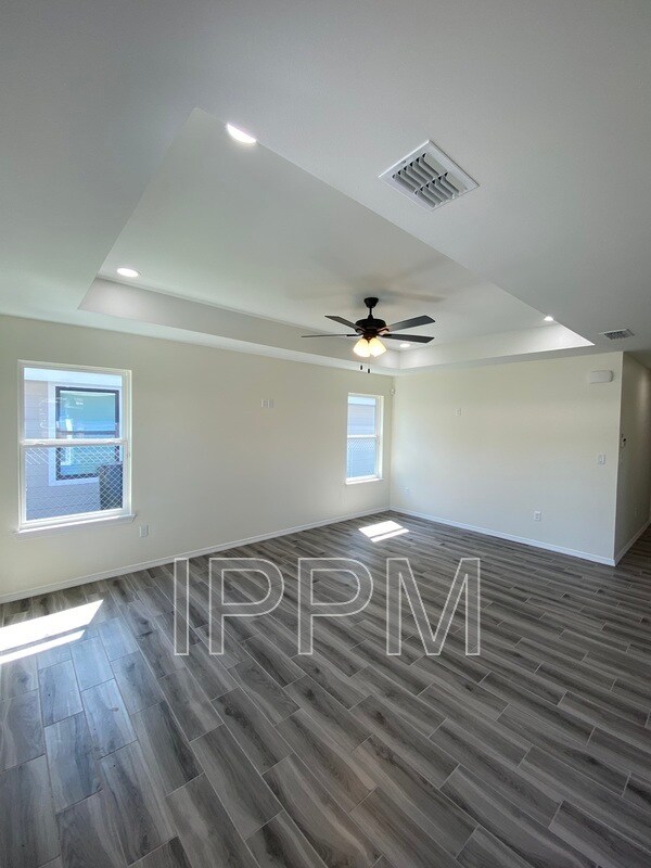 620 E Llano Grande St in Weslaco, TX - Building Photo - Building Photo