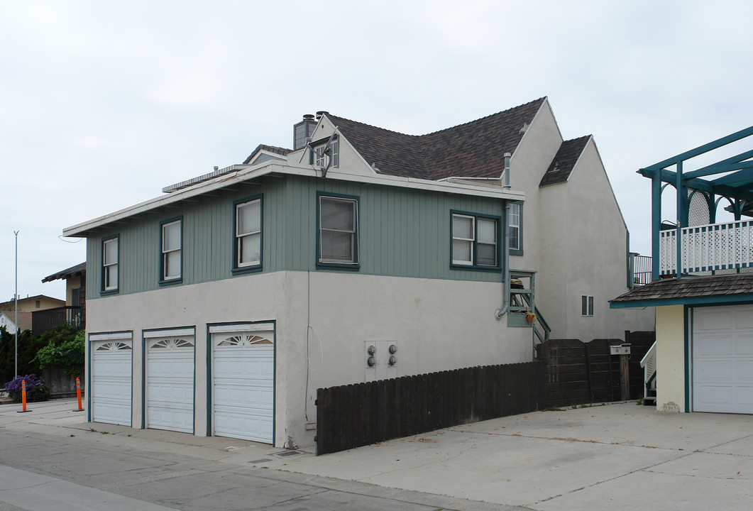 1075-1079 Montauk Ln in Ventura, CA - Foto de edificio