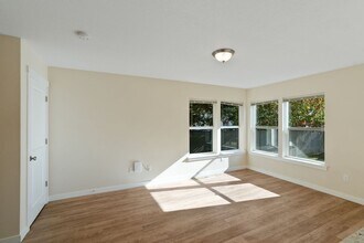 131 Ackerman St W in Monmouth, OR - Building Photo - Building Photo