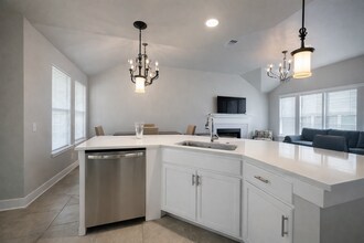 5808 Teri Rd in Austin, TX - Building Photo - Building Photo