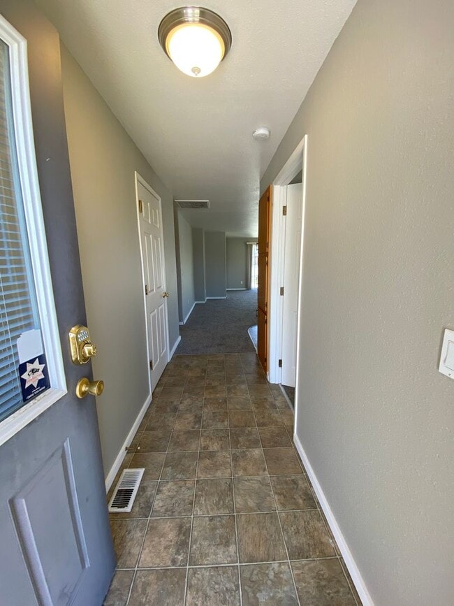 708 Eastgate Dr in Prosser, WA - Building Photo - Building Photo