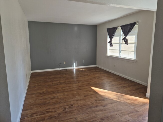 4306 Effie St in Bellaire, TX - Building Photo - Building Photo