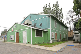 Peppertree Apartments in Fresno, CA - Building Photo - Building Photo