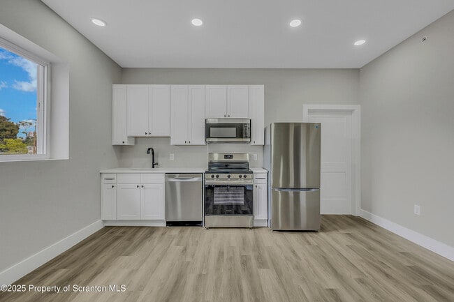 215 Hickory St in Scranton, PA - Building Photo - Building Photo