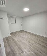 127 Gillett Dr in Ajax, ON - Building Photo - Building Photo