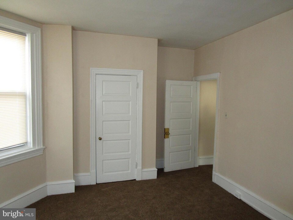 5358 Woodland Ave-Unit -2ND FL FRONT in Philadelphia, PA - Building Photo