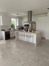 7547 NW 98th Ave in Doral, FL - Building Photo - Building Photo
