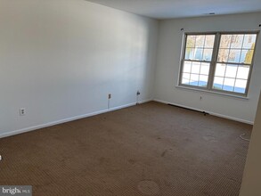 405 Atlanta Court in Washington Township, NJ - Building Photo - Building Photo