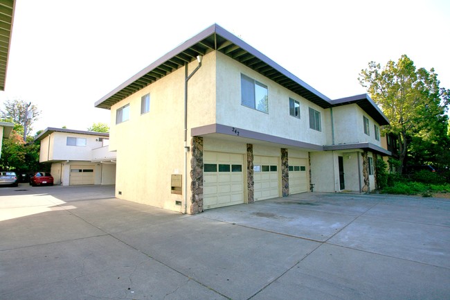 242 Elwood St in Redwood City, CA - Foto de edificio - Building Photo