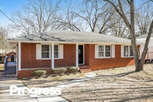 3276 Elm St in College Park, GA - Building Photo