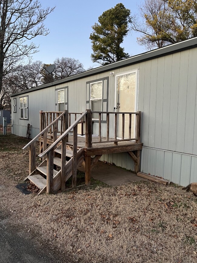 209 NW 3rd St in Perkins, OK - Building Photo - Building Photo