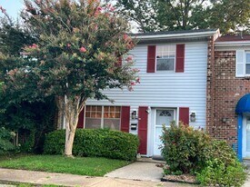 855 Cathedral Dr in Virginia Beach, VA - Building Photo