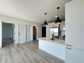 2155 N Elston Ave in Chicago, IL - Building Photo - Building Photo