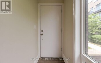 30-30 Fieldway Rd in Toronto, ON - Building Photo - Building Photo