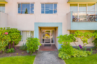 1462 W 11th Ave in Vancouver, BC - Building Photo - Building Photo