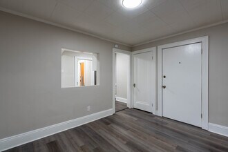 833 Brown St in Akron, OH - Building Photo - Interior Photo