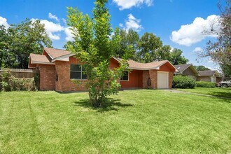 2138 Loving St in Houston, TX - Foto de edificio - Building Photo