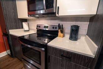 2470 Cheshire Bridge Rd NE in Atlanta, GA - Building Photo - Building Photo