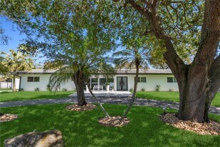 12401 SW 72nd Ave in Miami, FL - Building Photo
