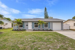 2832 47th Ave S in St. Petersburg, FL - Building Photo