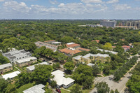 Villas at Santander in Coral Gables, FL - Foto de edificio - Building Photo