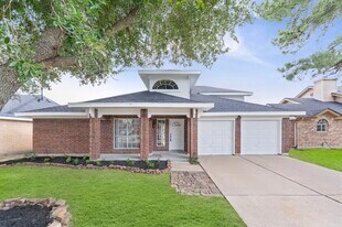 17527 Hamilwood Dr in Houston, TX - Building Photo