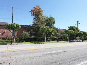 Village Garden in North Hollywood, CA - Building Photo - Building Photo