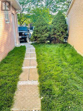 24 Autumn Glen Cir in Toronto, ON - Building Photo - Building Photo