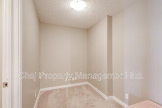 5816 Mullen Pl NW in Edmonton, AB - Building Photo - Building Photo