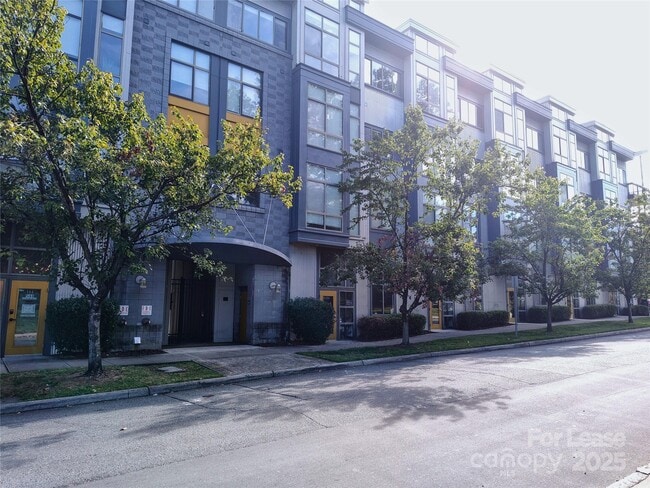 property at 514 W 10th St