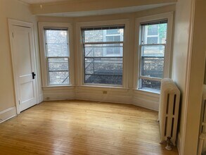 1228 E Brady St, Unit B in Milwaukee, WI - Foto de edificio - Building Photo