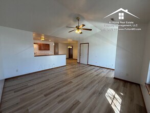 1117-1119 Ashton Cir E in Fulton, MO - Building Photo - Building Photo