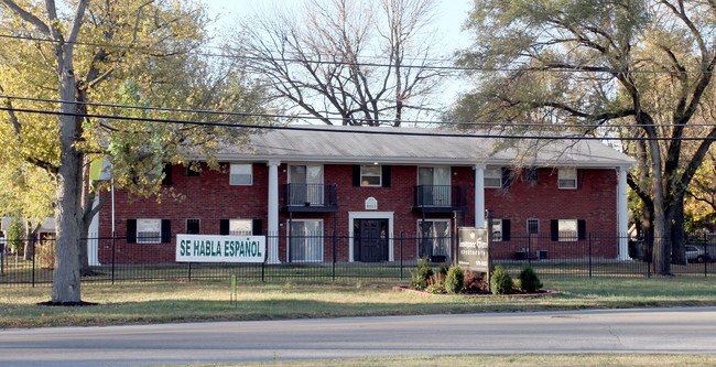 Lawrence Glen in Indianapolis, IN - Foto de edificio - Building Photo