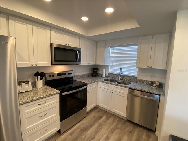 5575 Gulf Blvd in St Pete Beach, FL - Foto de edificio - Building Photo