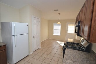 114 Washington Square Dr in Leander, TX - Building Photo - Building Photo