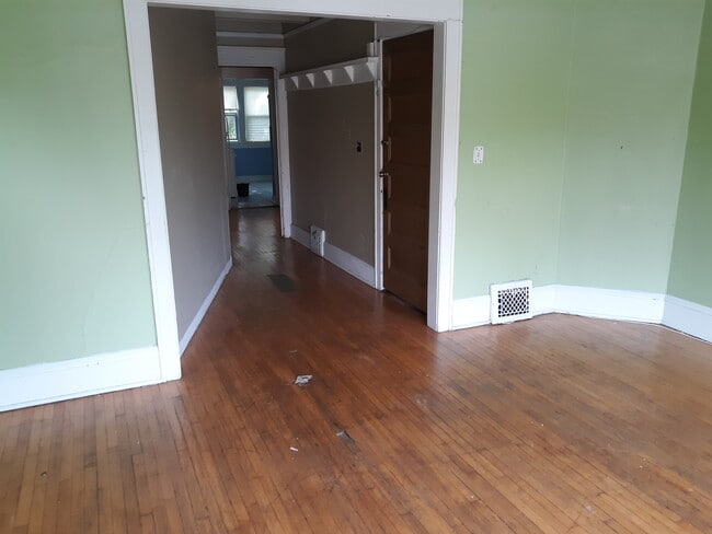 3463 N Oakland Ave, Unit UWM / East-Side 3BR upper flat in Milwaukee, WI - Foto de edificio - Building Photo