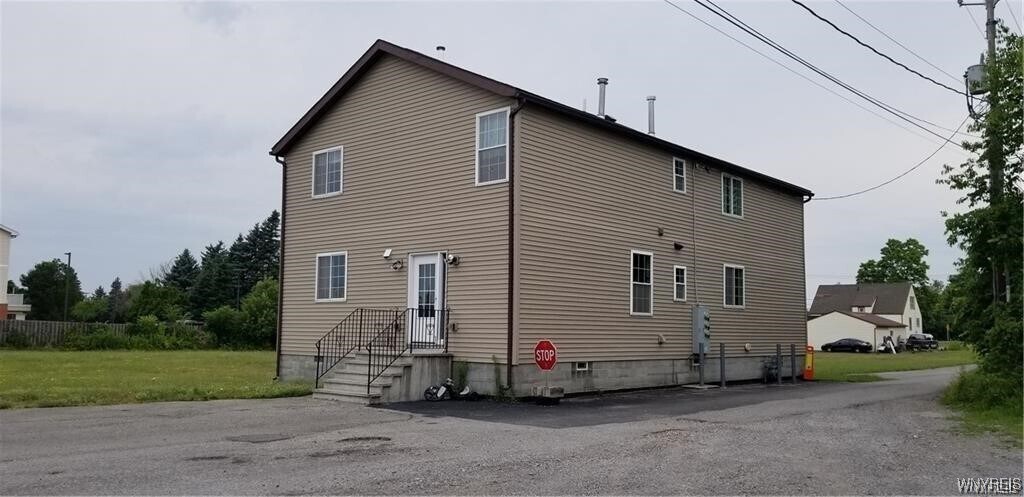 8137 Sheridan Dr in Buffalo, NY - Building Photo