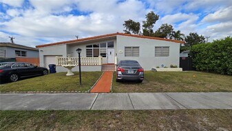 8261 SW 34th Terrace in Miami, FL - Building Photo