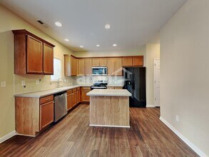 228 Pearson Pl in Clayton, NC - Foto de edificio - Building Photo