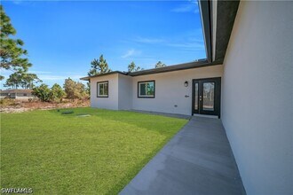 1142 Dutchess St E in Lehigh Acres, FL - Building Photo - Building Photo