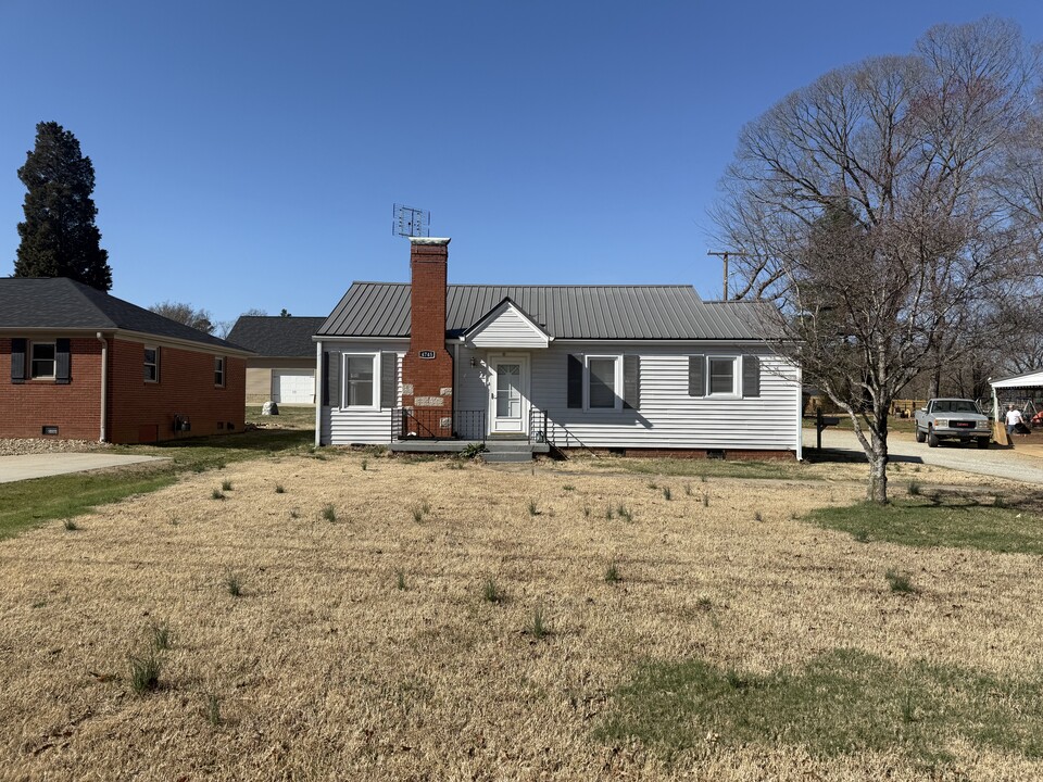 4745 US Highway 601 in Salisbury, NC - Building Photo