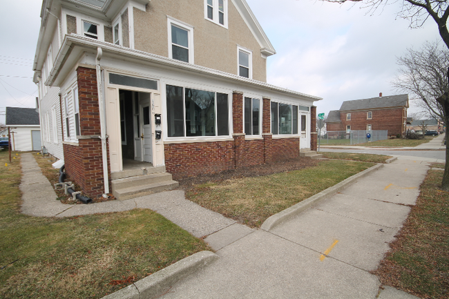 property at 1606 W Main St