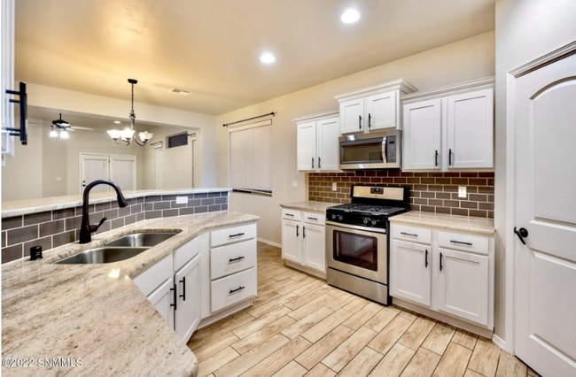 3933 Agua Duro Dr in Las Cruces, NM - Foto de edificio - Building Photo