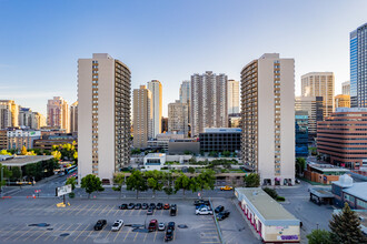 Continental Towers West in Calgary, AB - Building Photo - Building Photo