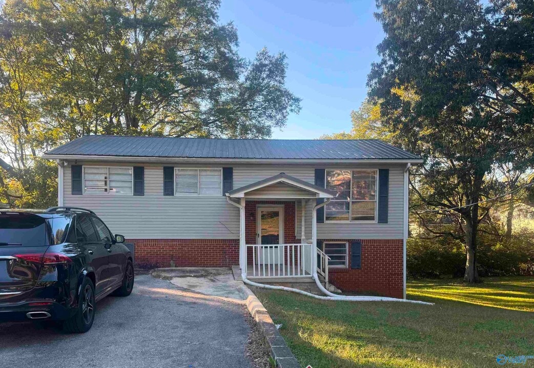 3201 Delia Ln NW in Huntsville, AL - Building Photo